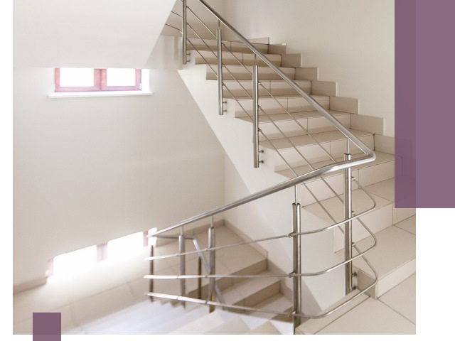 Установка и замена перил в подъезде в Новомосковске