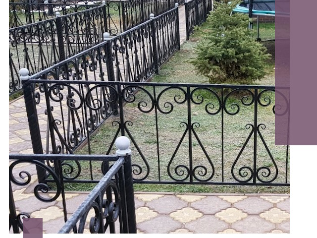 Кованые газонные ограждения под ключ в Новомосковске
