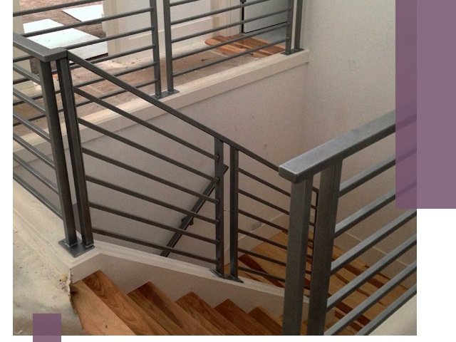 Изготовление поручней из металла и дерева в Новомосковске